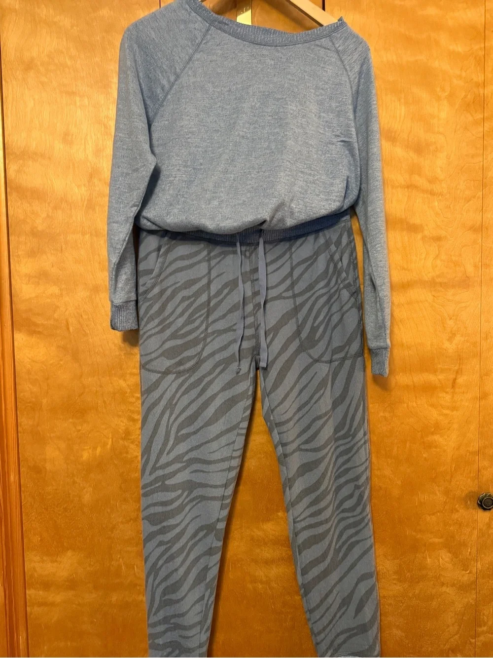 Live Love Lounge Blue Zebra Lounge/Pajama Set size small